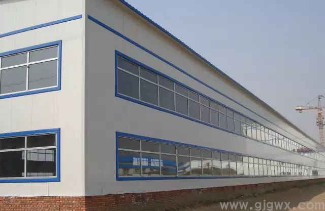 彩鋼板屋面滲漏水了重新更換還是維修？ (圖1)